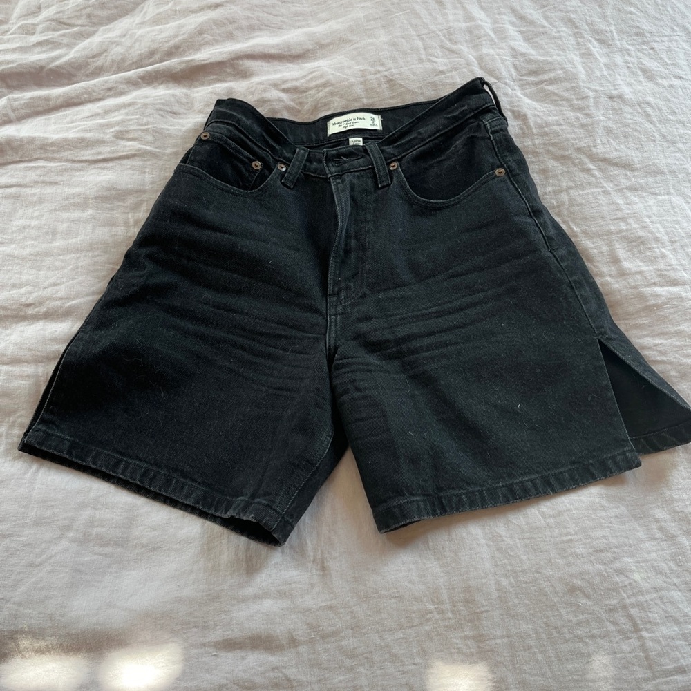 Abercrombie and Fitch 7” Dad Short High Rise Curve Love 26/2
